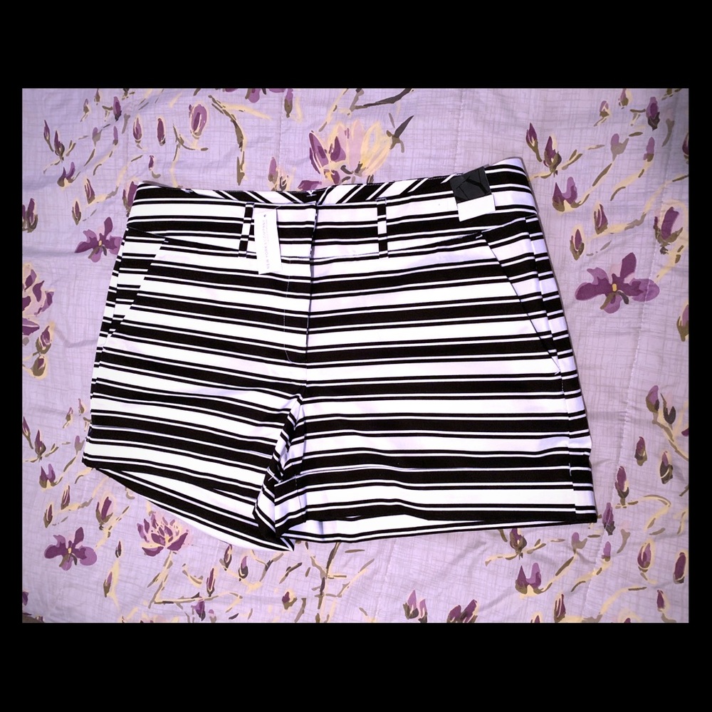 New York & Co 4” comfort fit shorts